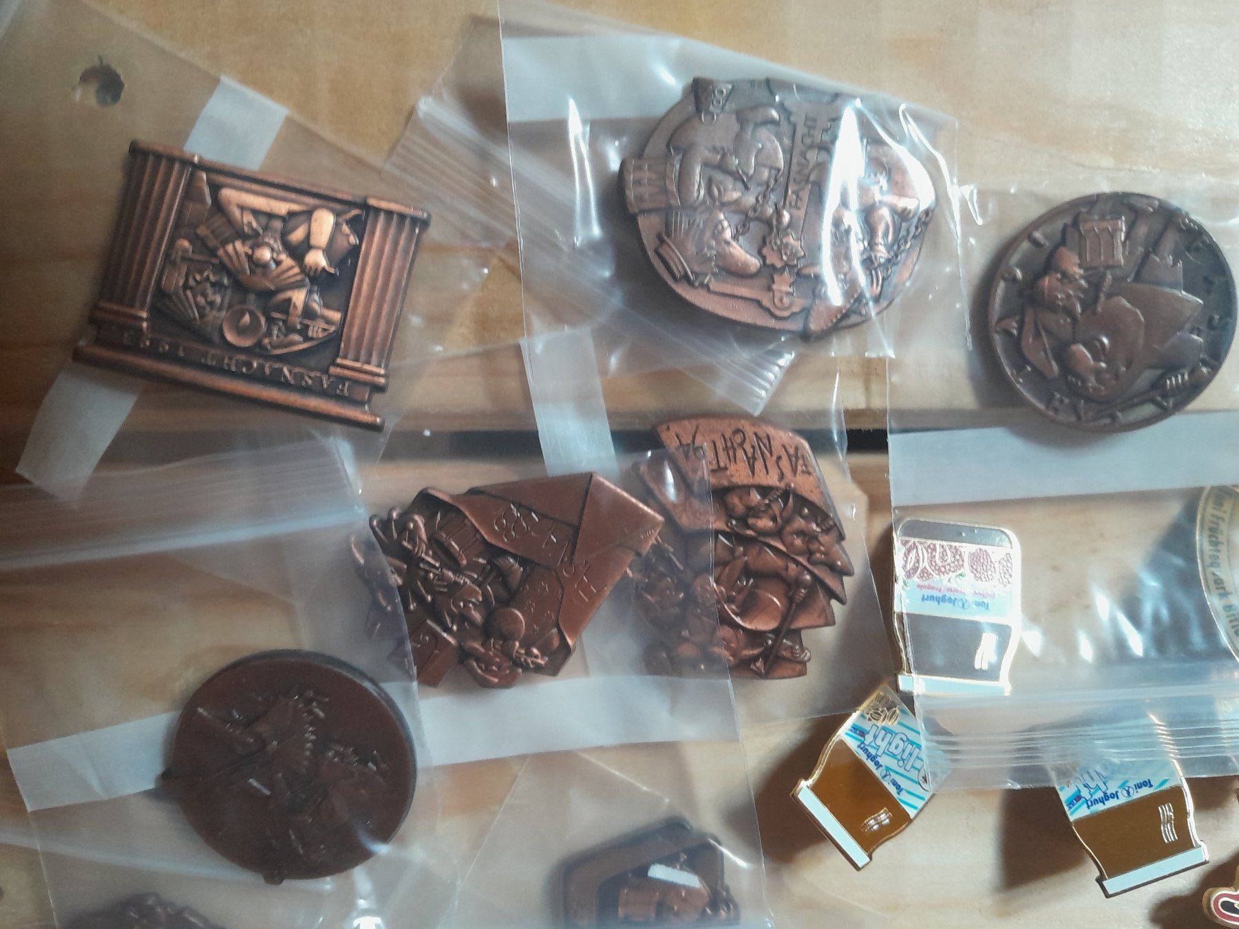 Placchette & Badge: Fasnachtsplaketten und Pin Lot – Usato da Rüti ZH venduto da Alemanni 8