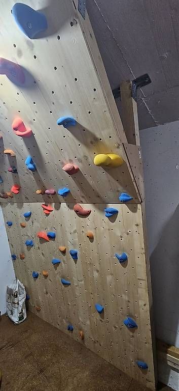 Murs & prises d'escalade: Kletterwand Indoor mit ca. 60 Griffen – D'occasion à Walchwil par Grommit 3
