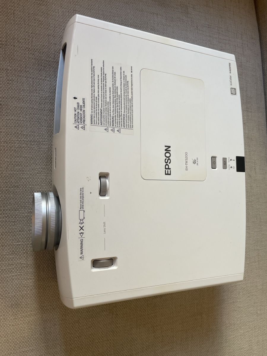 Epson Videoprojektoren: Epson EH-TW3200 Beamer – Gebraucht aus Winterthur von Dominik03 1