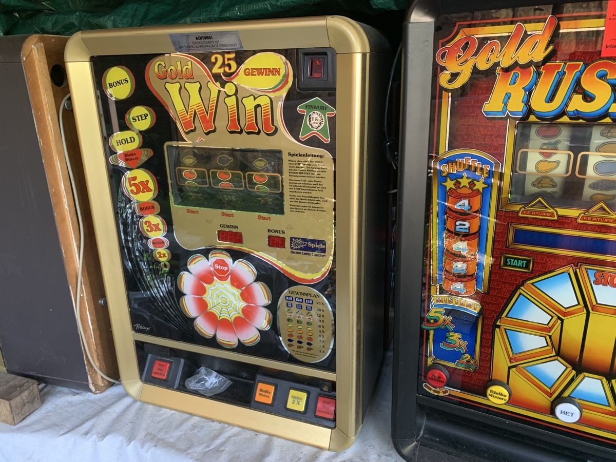 Spielautomaten: 5 Spielautomaten – Gebraucht aus Wolfhalden von SecondAntique