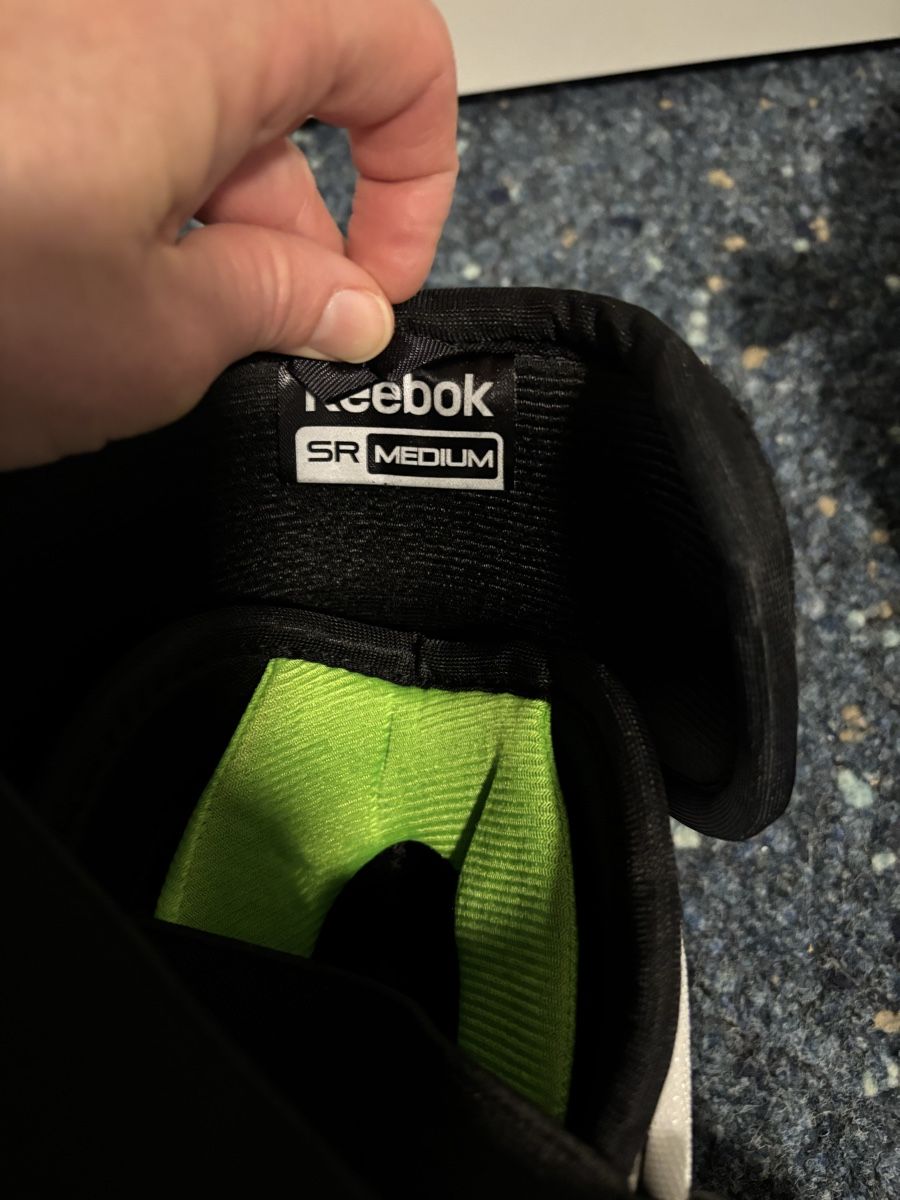 Reebok Protezioni & Imbottiture: Eishockey Ellenbogenschoner M – Usato da Hinwil venduto da princess_12 2