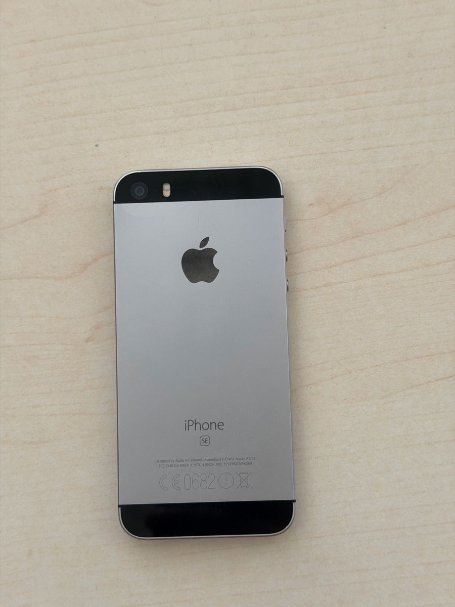 Apple Portables: iPhone SE (2nd generation) 64GB Silver used – D'occasion à Hergiswil NW par mor_k5d6 4