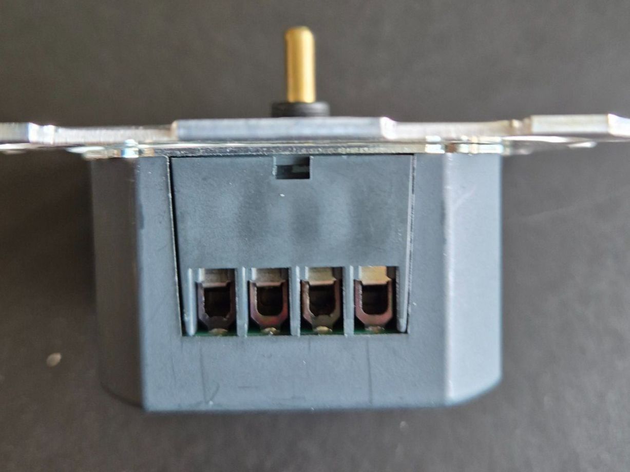 Feller Interruttori: Feller Dimmer 40200.LED – Usato da Oberuzwil venduto da RaSa-Oberuzwil 2