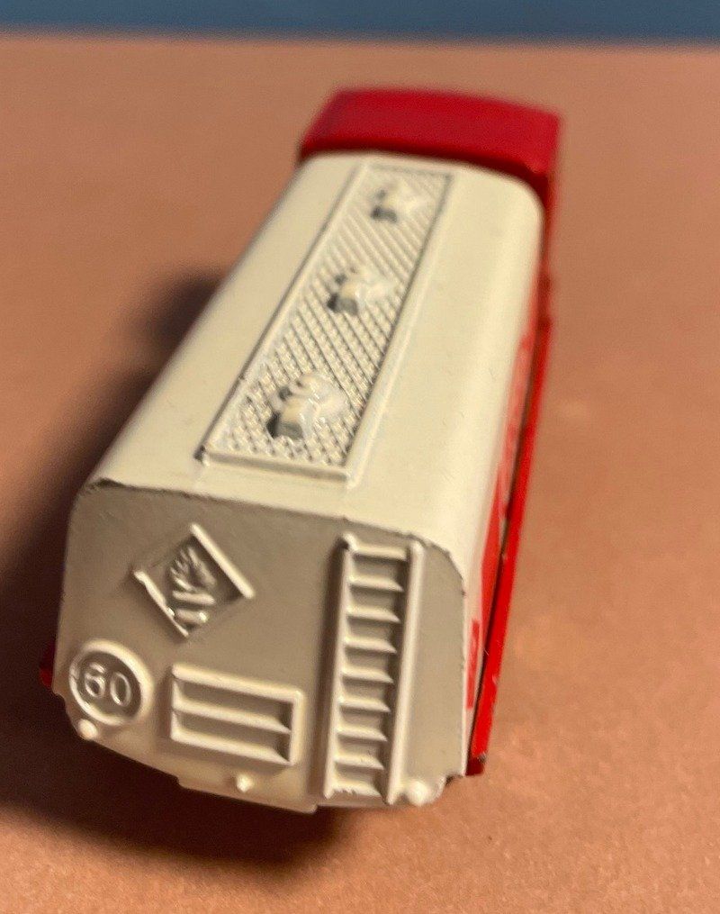 Majorette Modellautos: Majorette 1/100 Esso Tanklastwagen – Gebraucht aus Sirnach von sagrotin 3