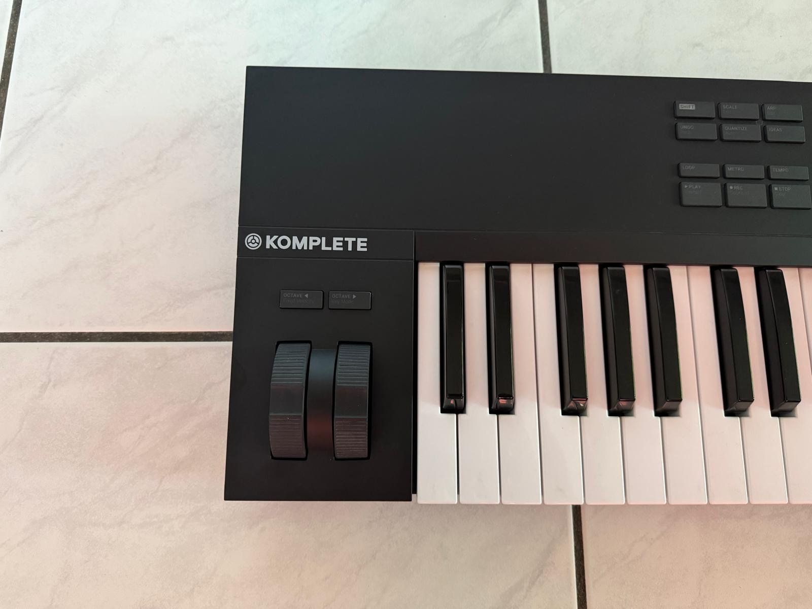 Native Instruments Musikinstrumente: Komplete Kontrol A61 MidiKeyboard – Gebraucht aus Abtwil AG von Swissraver 1