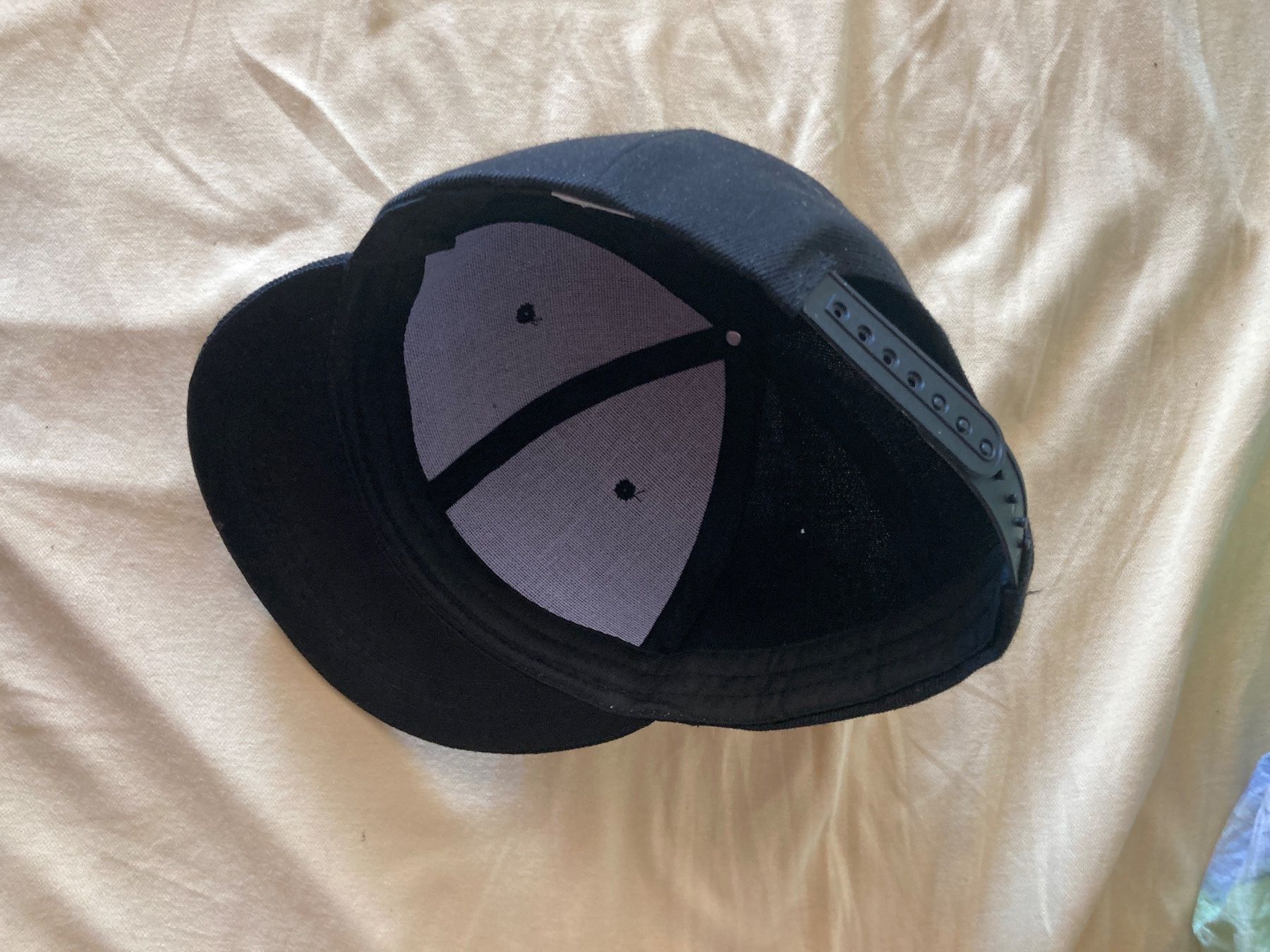 Sonstige Kleidung & Accessoires: Kappe THUNDRBOME schwarz Einheitsgrösse gebraucht – Gebraucht aus Sonvilier von mic_yrm9 1