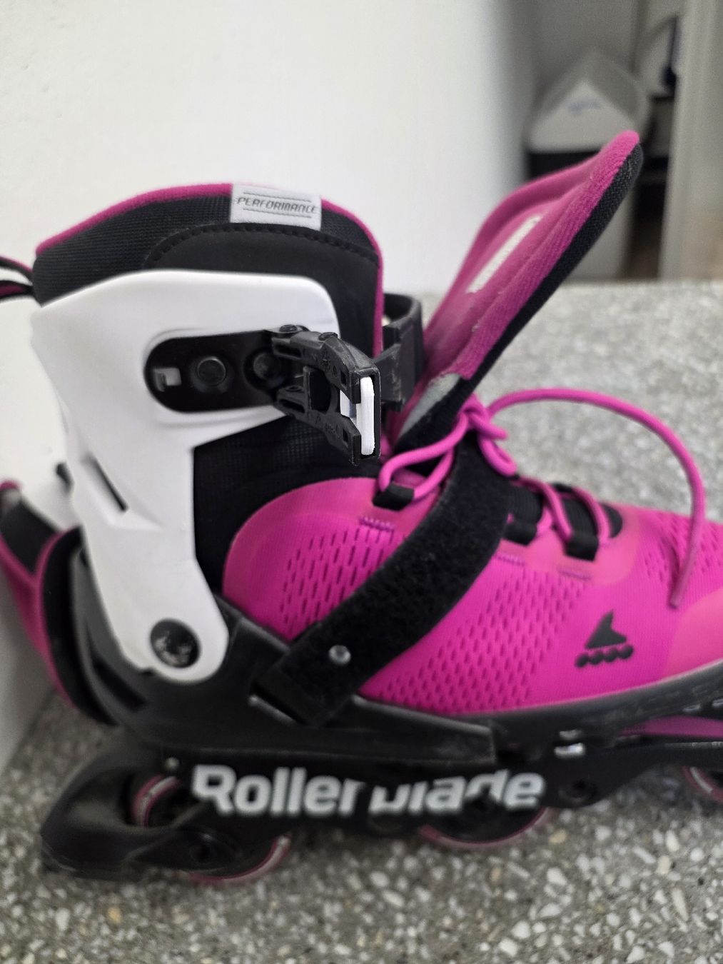 Pattini in linea & Pattini a rotelle: Pattini a rotelle Rollerblade usati, colore rosa  – Usato da Winterthur venduto da jolicarlo 3