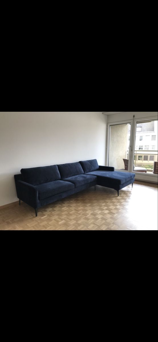 Divani: SOFA COMPANY Ecksofa Astha in Velour Blue Navy – Usato da Zürich venduto da luuwen 1
