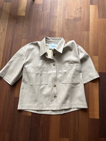 Trendiges Minus Kunstleder Shirt, Gr. 38, Beige