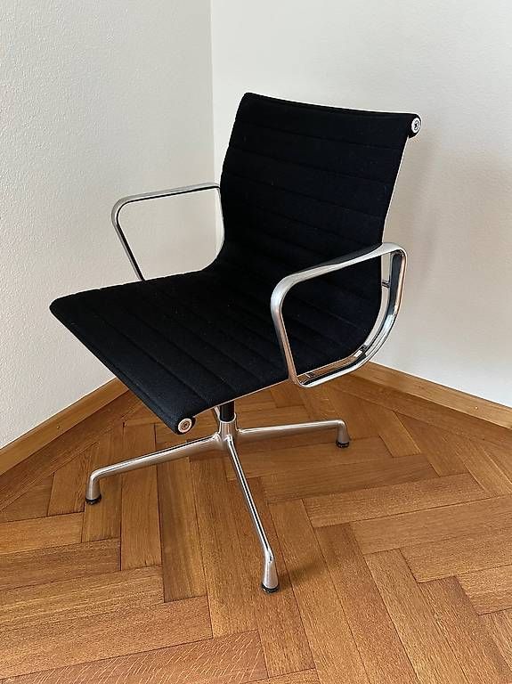 Vitra Stühle: Vitra Eames Chair EA 104 – Gebraucht aus Wangen b. Olten von Peter_X