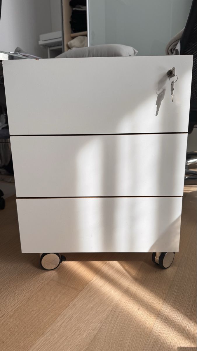 Korpus: Rollcontainer weiss, abschliessbar, auf Räder – Gebraucht aus Staad SG von kil_bnv5