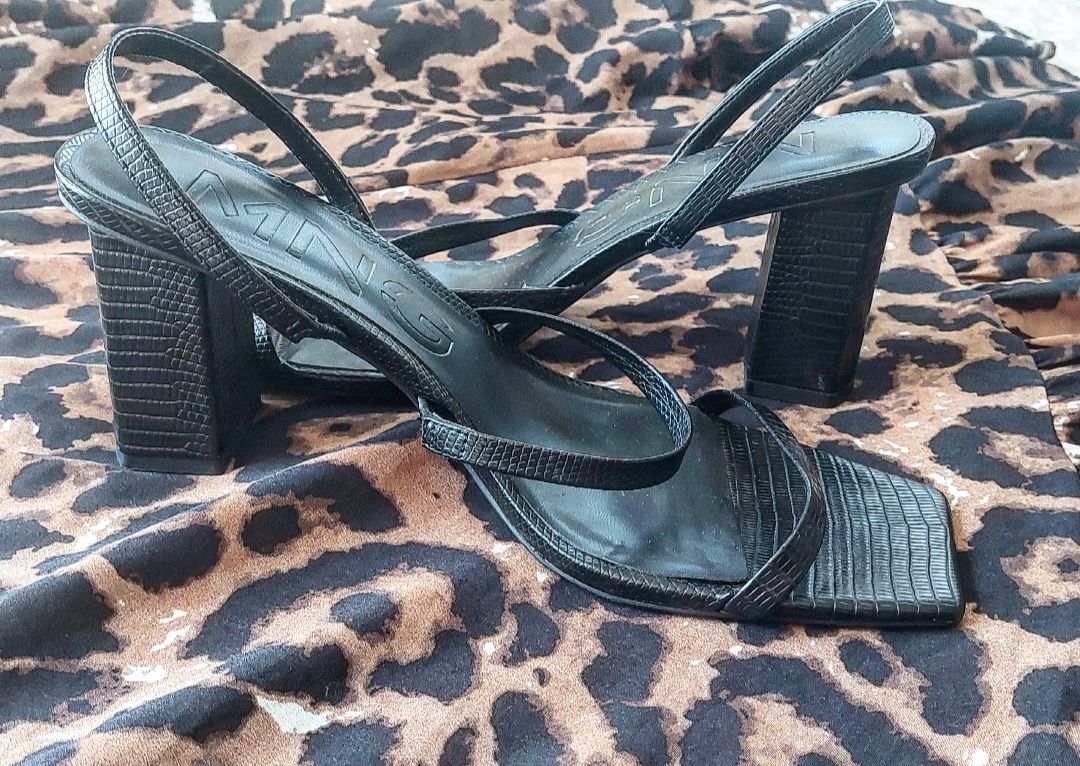 Mango Damenschuhe: Chaussures Mango – Gebraucht aus Collonges von cam_72xf 1