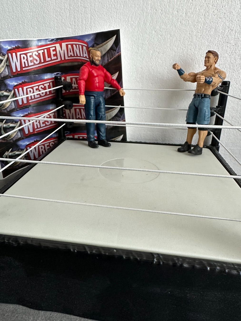 WWE Statuette: Mattel WWE Wrestle-Ring mit 2 Figuren – Usato da Boppelsen venduto da KASIBO