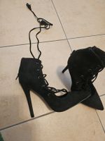 Neue schwarze High Heels mit Schnürung, Grösse 38