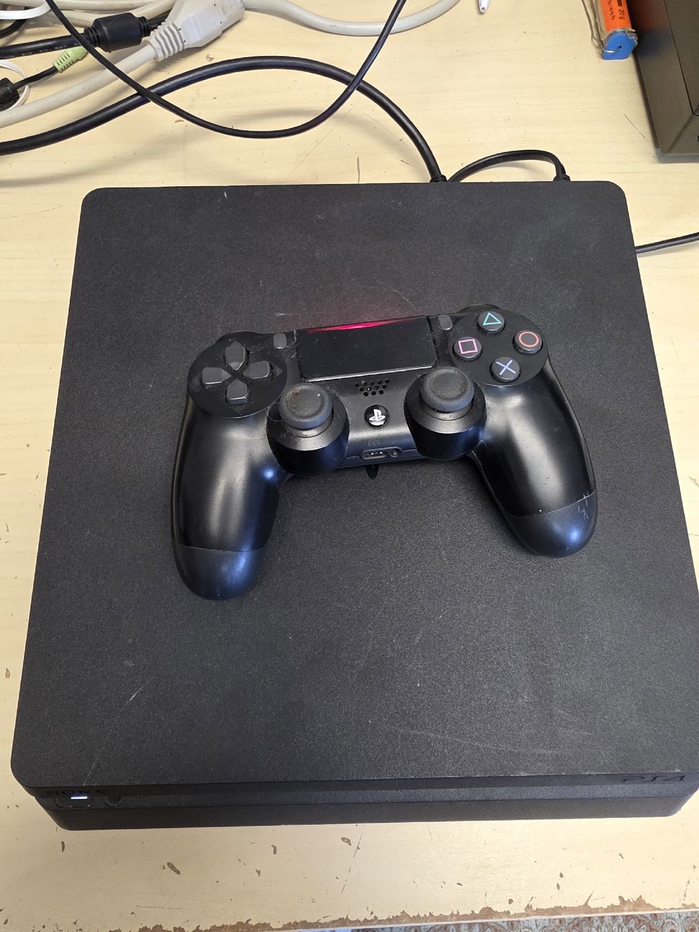 Sony Console: Playstation 4 avec Fifa 21 – Usato da Courroux venduto da Davy642