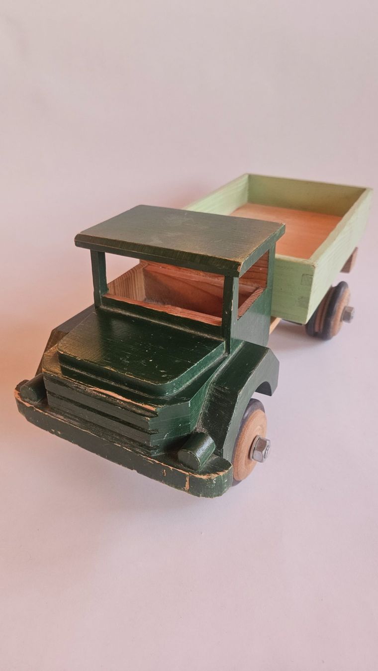 Spielzeuge: Lastwagen grün – Gebraucht aus Wetzikon von SIRIOLIT 3