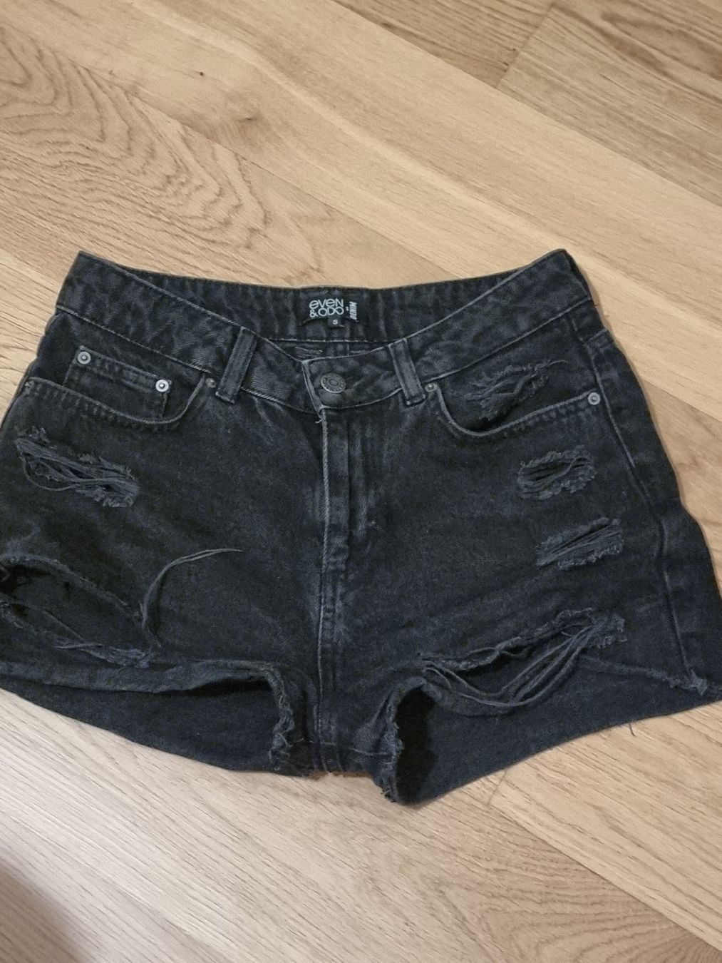 Hosen: Schwarze Destroyed Shorts – Neu (gemäss Beschreibung) aus Altstätten SG von melii._.98