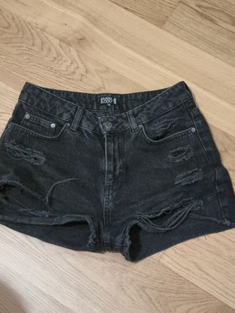 Schwarze Destroyed Shorts