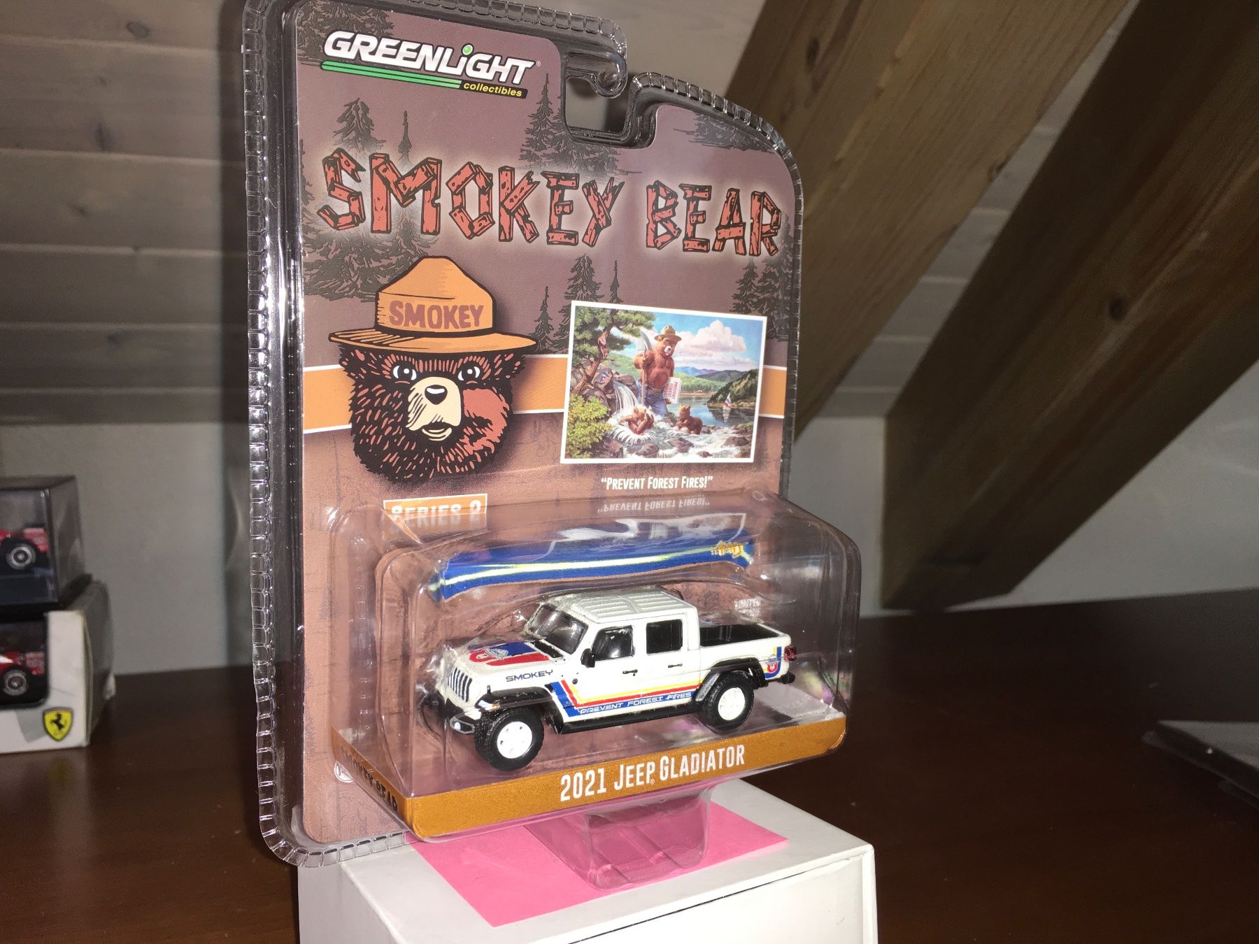 Jeep Modellautos: 21‘ Jeep Gladiator 1/64 Smokey Bear – Neu und originalverpackt aus Wohlen AG von PrivatSammlung