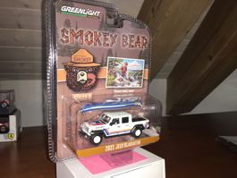 21‘ Jeep Gladiator 1/64 Smokey Bear