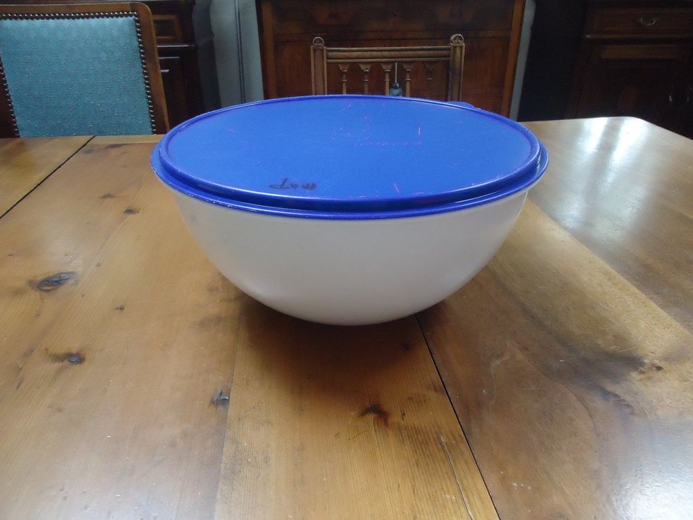 Grande boîte ronde Tupperware - 7,5 l (Gebraucht) in Vessy für CHF 8 ...