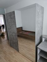 Kleiderschrank mit Spiegeltüren Betonoptik grau. Neuwertig