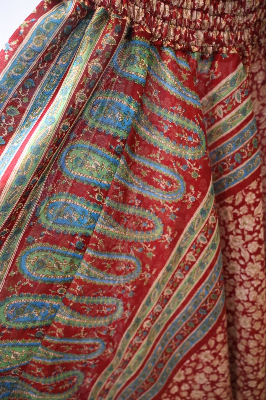 Hosen: Bunte Seidenhose mit Smokbund – Gebraucht aus Winterthur von jul_v9wx 1