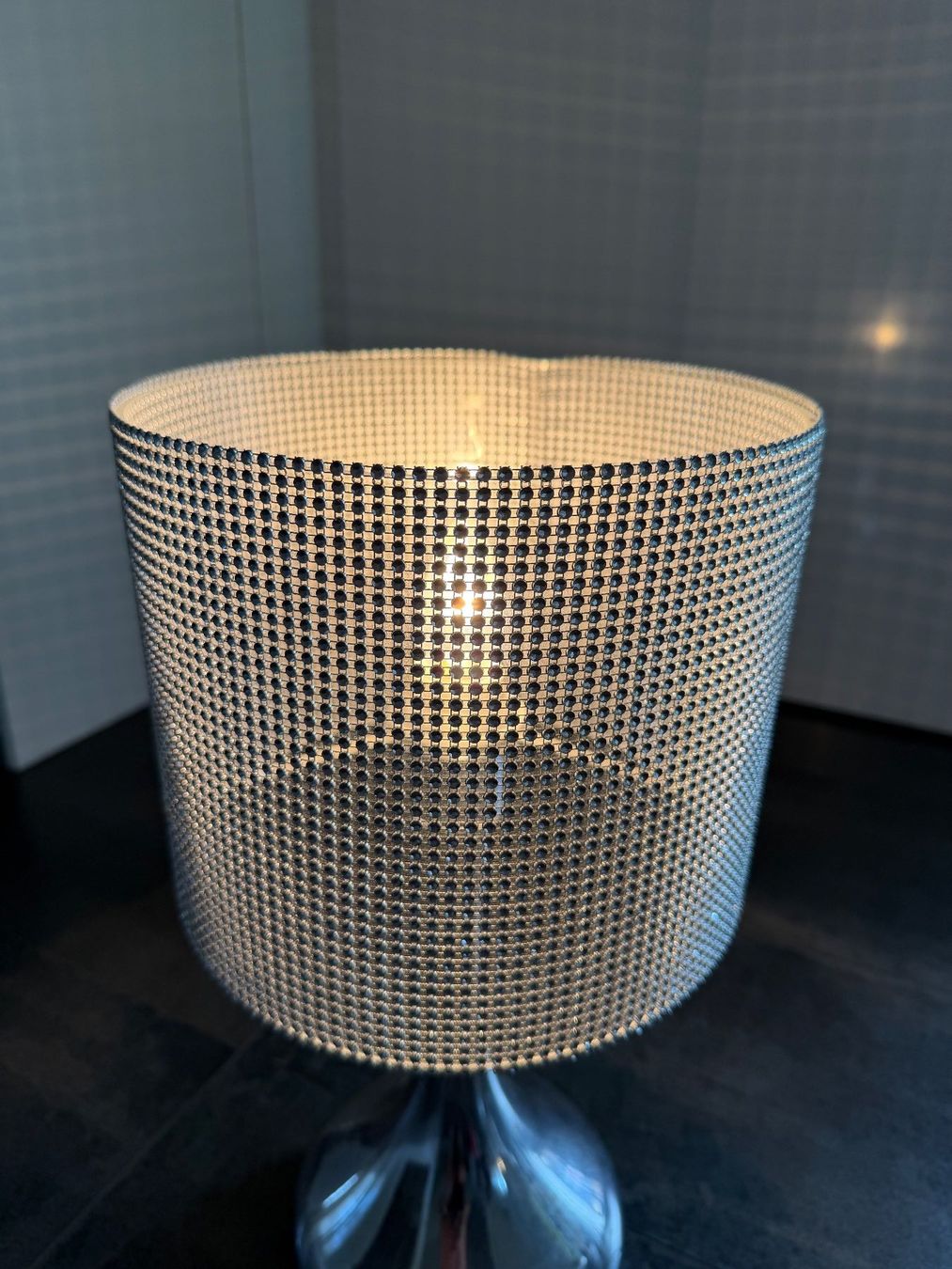 Lampade: Tischlampe Strass Silber Chrom Glänzend – Usato da Muttenz venduto da flowers04 1