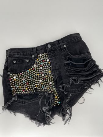 Destroyed Jeansshorts Gr. 36 mit Strass und Nieten