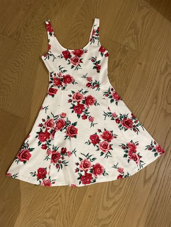 Sommerliches Kleid mit Rosenmuster, Grösse 32, neuwertig
