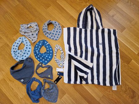 Kleiderpaket Lätzli und Badehandtuch