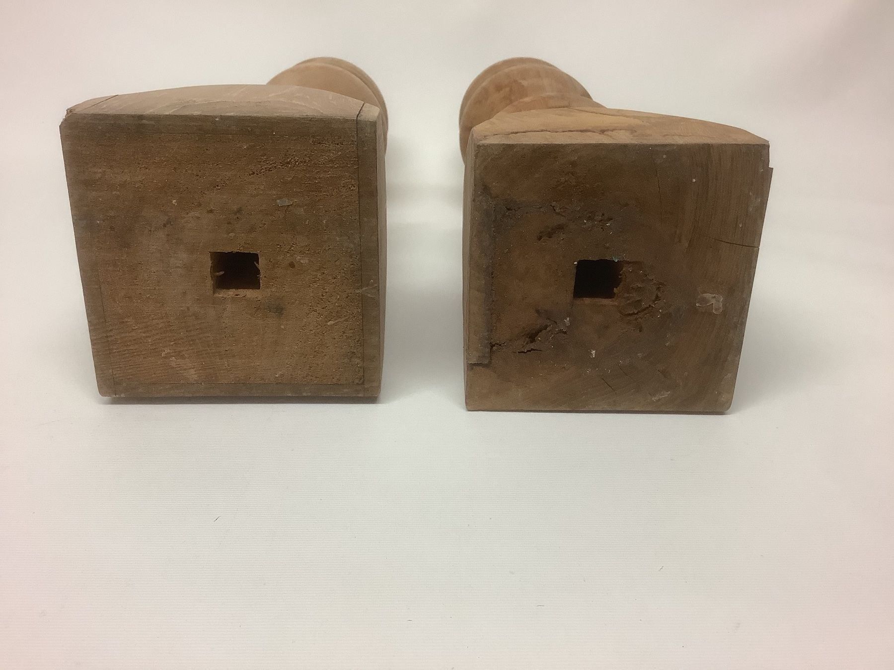 Portacandele: 2 Kerzenständer, Teak, gedrechselt – Usato da Zürich venduto da -Panoptikum- 5