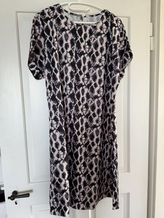 Sommerliches Kleid mit Muster, Grösse XL, Top Zustand!