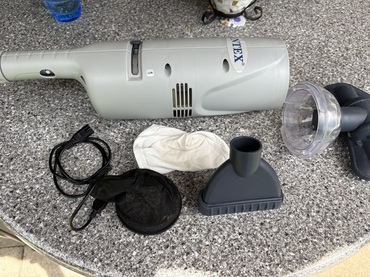 Intex Piscine: INTEX pool sauger TOP – Usato da Herzogenbuchsee venduto da warrior77