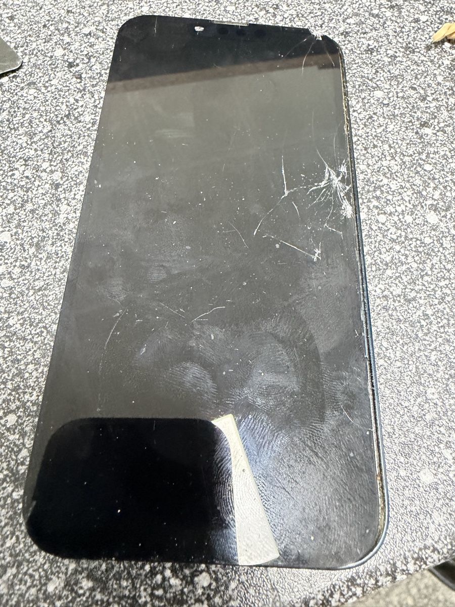 Apple Telefoni cellulari / Smartphones: iPhone 13 écran original cassé - uniquement écran – Difettoso da Bulle venduto da Nghost 2