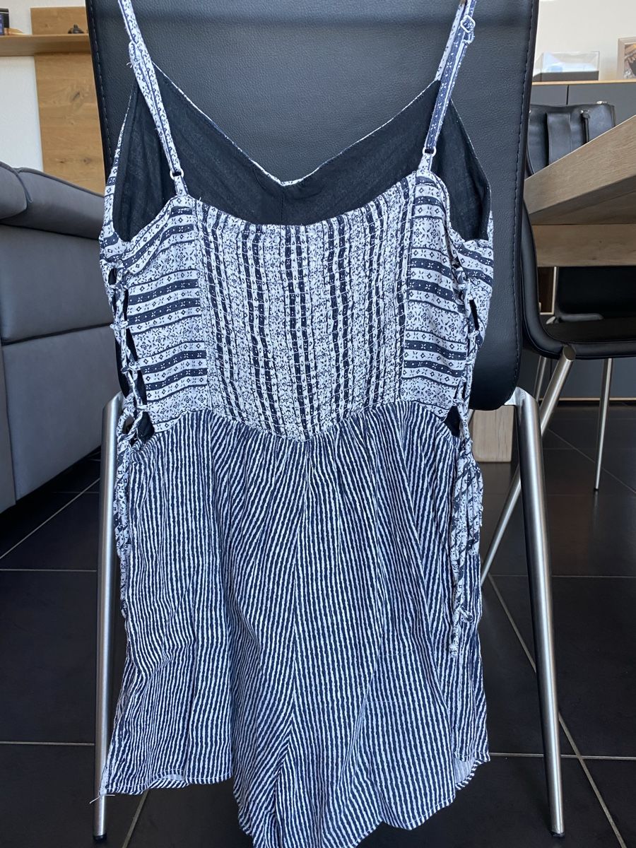 Bershka Tute: Combi-short bleu marine & blanc Bershka – Usato da Mathod venduto da Alice977 1