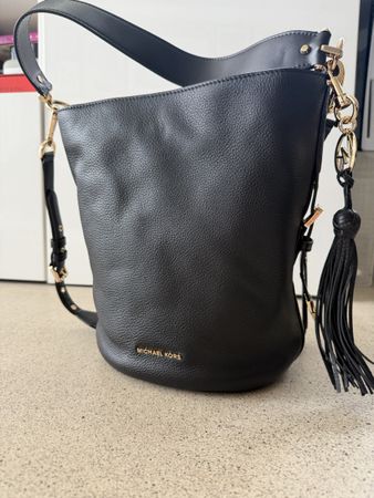 Michael Kors Beuteltasche schwarz