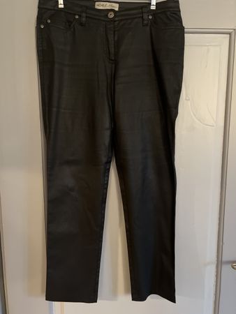 1 pantalon Michèle taille 42 noire selon photos