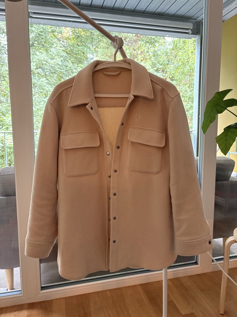 Other Stories Jacken: Beige Shirt Jacket Button Up Coat Used Condition – Gebraucht aus Fribourg von mat_1995