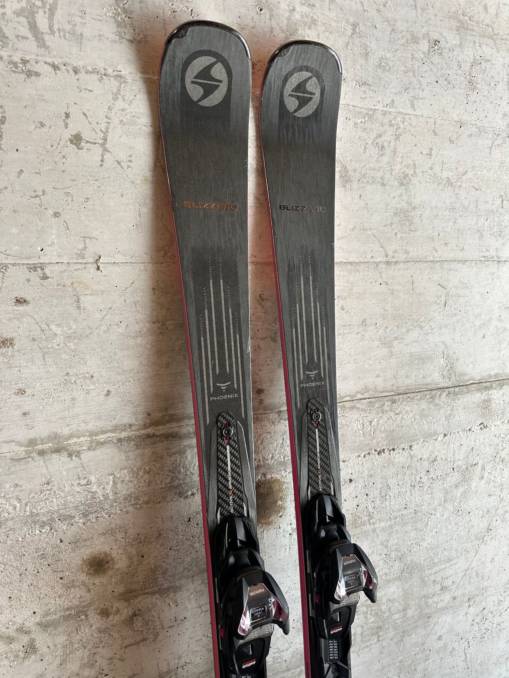 Blizzard Skis: Blizzard Pheonix Pro 155cm Ski – D'occasion à Emmenbrücke par karkarkar