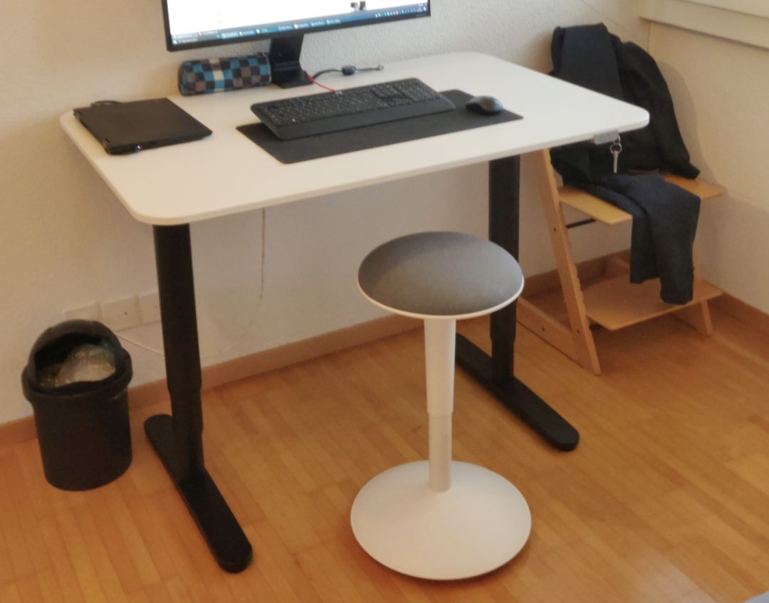 Scrivanie: Stehpult elektrisch Ikea Bekant – Usato da Wettingen venduto da moritzq