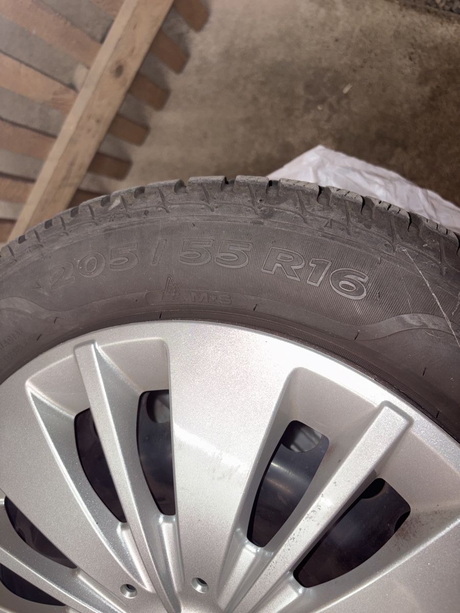 Ford Cerchioni: Winterreifen R16 mit Felgen, passend für Ford. – Usato da Weinfelden venduto da rev_h9mv 4