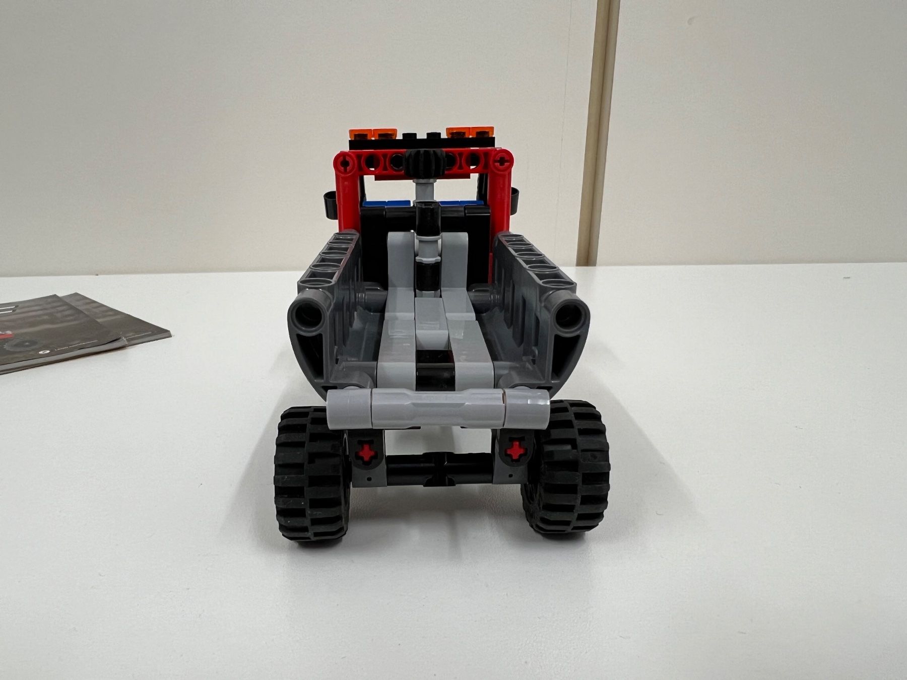 Lego Kit di costruzioni: LEGO Technic 42084 - Toller Absetzkipper! – Usato da Bottmingen venduto da Botbas 4