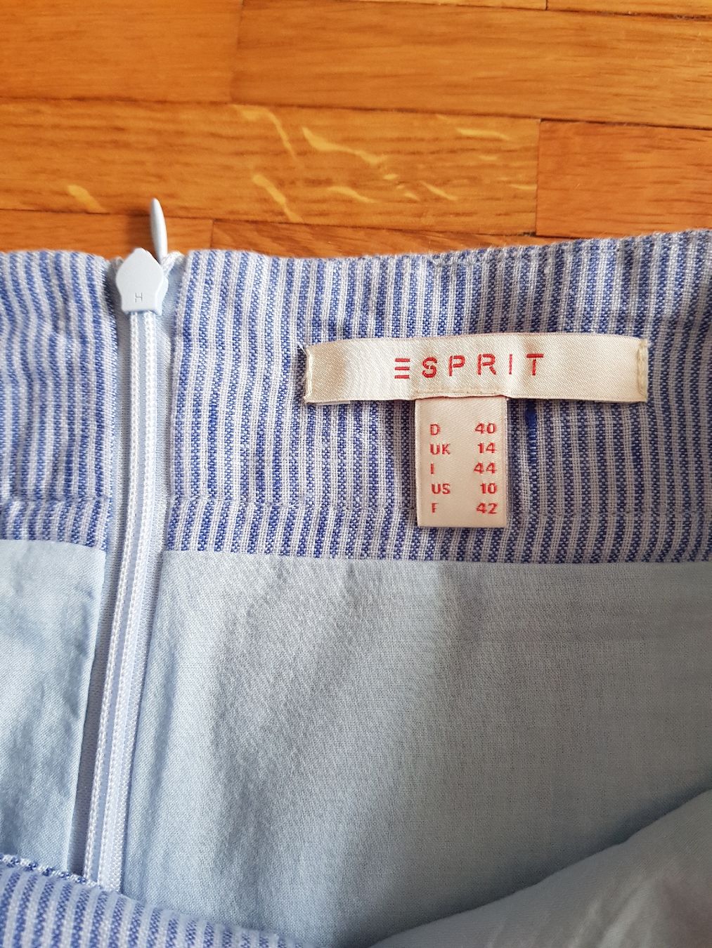 Esprit Gonne: Jupe Esprit en lin rayée bleue et blanche, taille 40. – Usato da Veyrier venduto da sosozizou 2