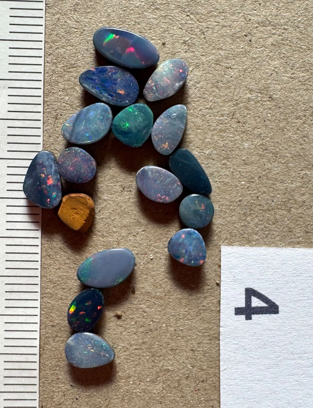 Fossili: 16 x  Opal Cabochons winzig!  echt! DOUBLET   aus Australien – Nuovo e nell'imballaggio originale da Leuggern venduto da gemshow 7