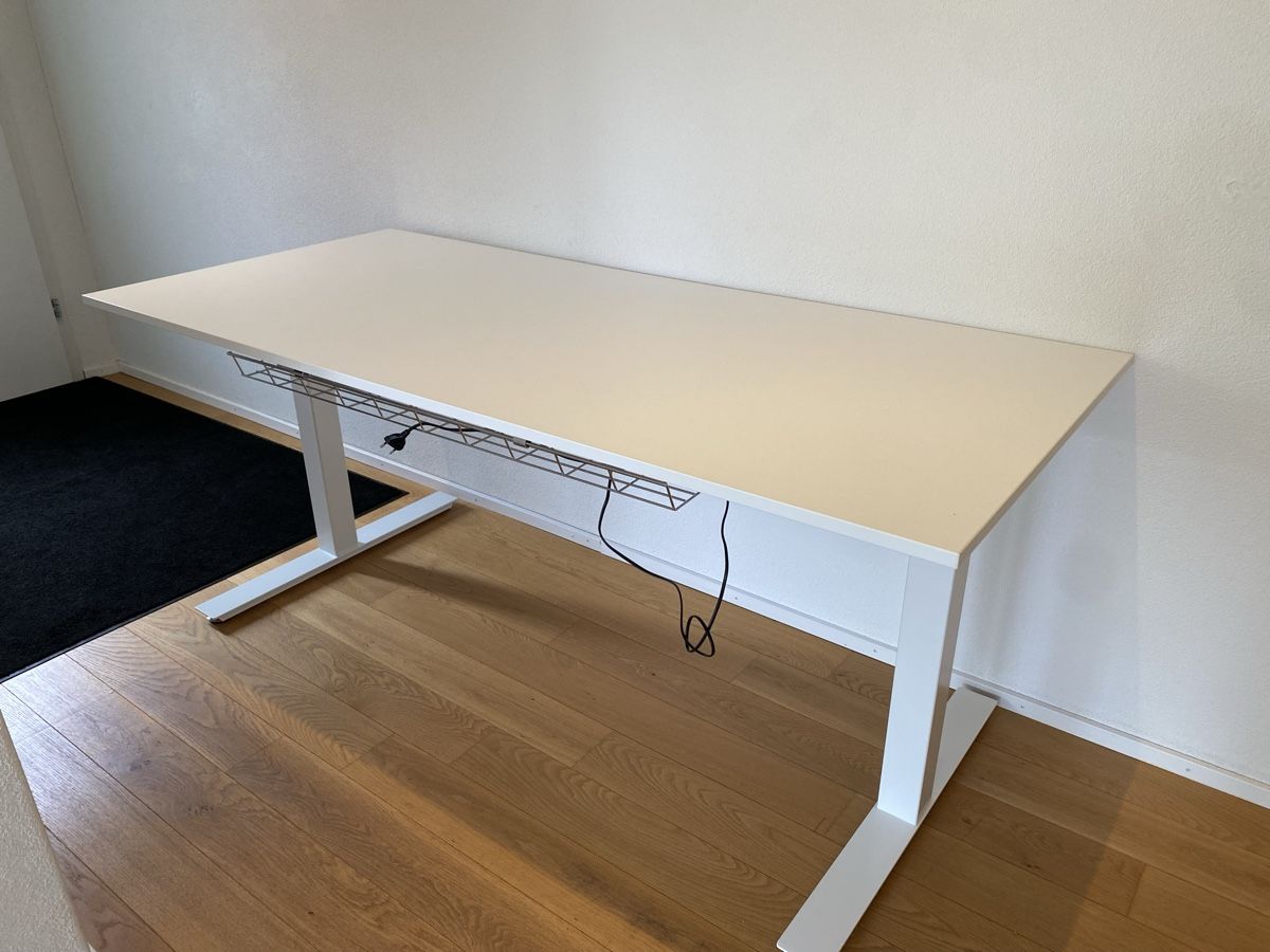 Flexcube Scrivanie: Höhenverstellbarer Schreibtisch Flexcube Profi – Usato da Stallikon venduto da KFQC 3