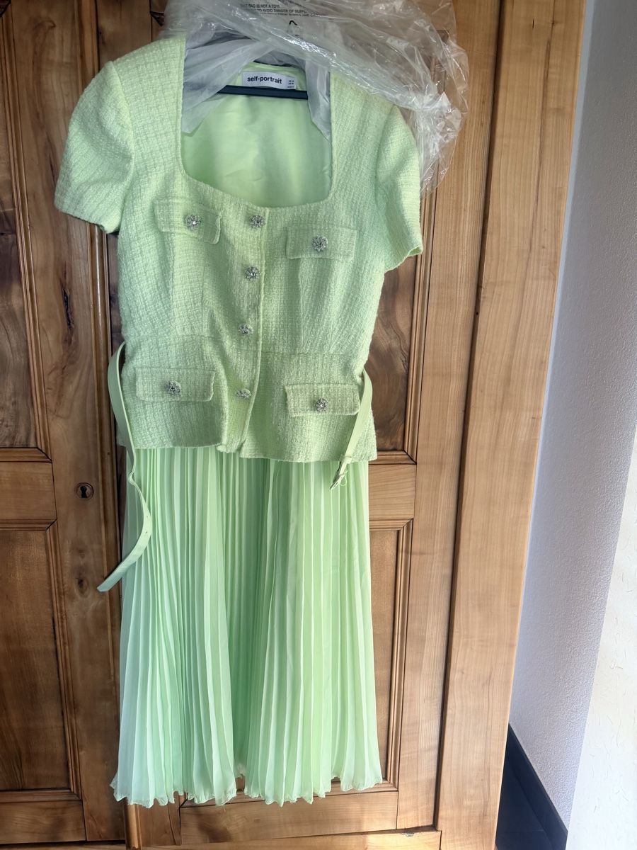 Self-Portrait Vestiti: Robe Self-Portrait vert lime taille UK 14 US 10 – Nuovo (secondo la descrizione) da Porrentruy venduto da SYANKA 1