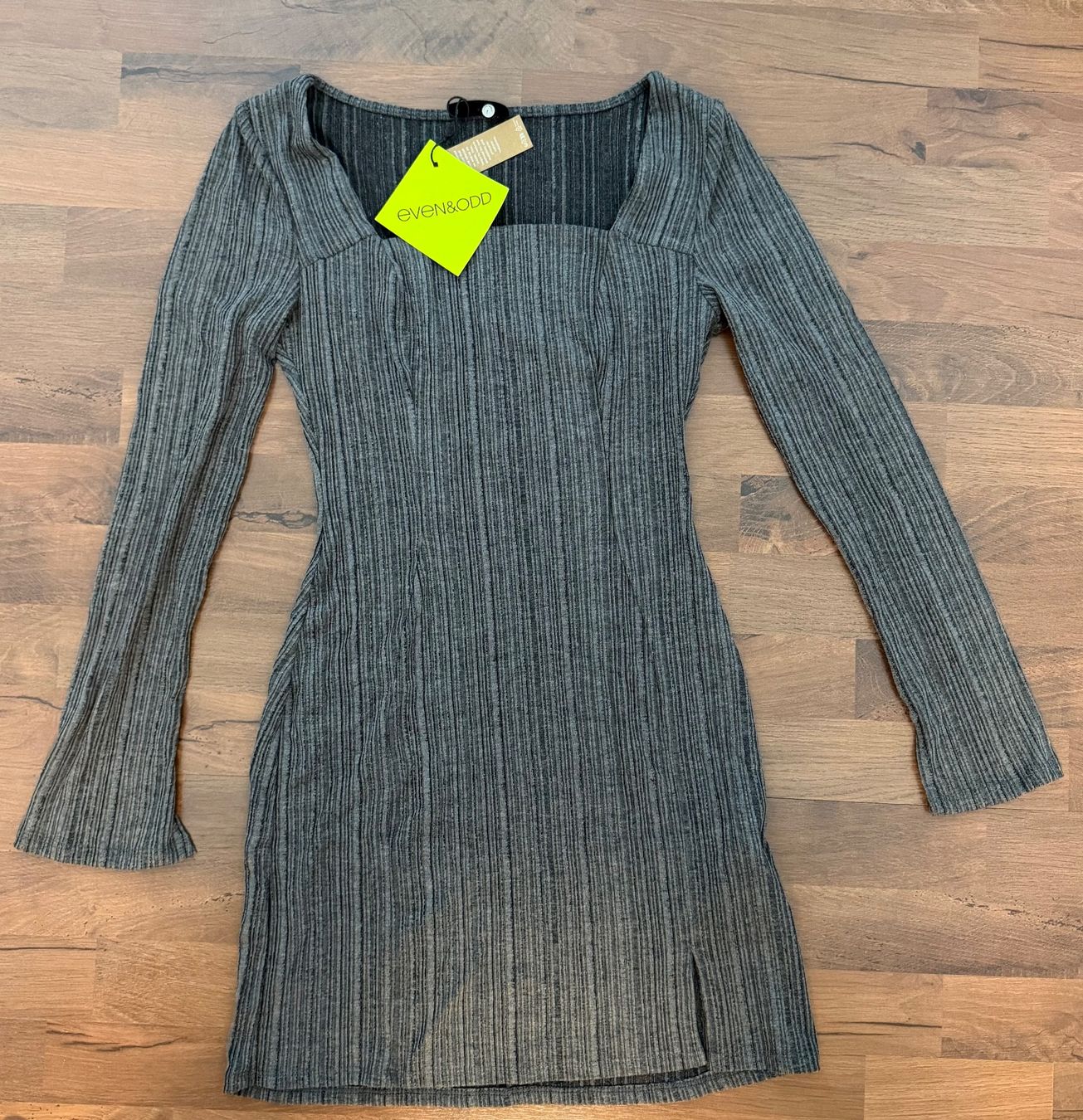 Vestiti: Graues Even&Odd Minikleid mit langen Ärmeln, Grösse 38. – Nuovo e nell'imballaggio originale da Triesen venduto da kon_kkm8