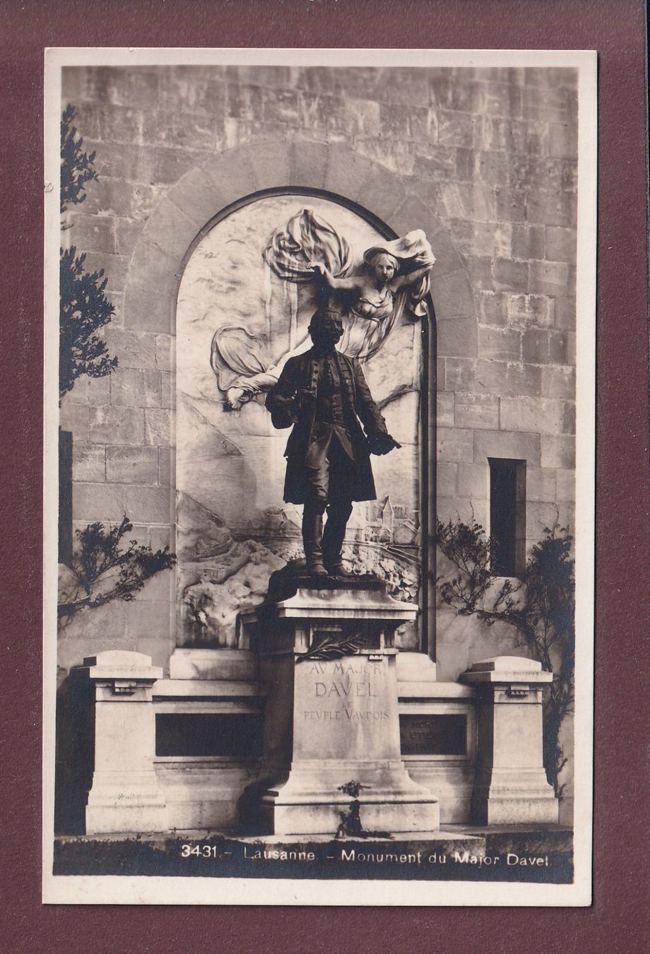 Cartes postales: LAUSANNE - Monument Davel – D'occasion à Pully par nicecards