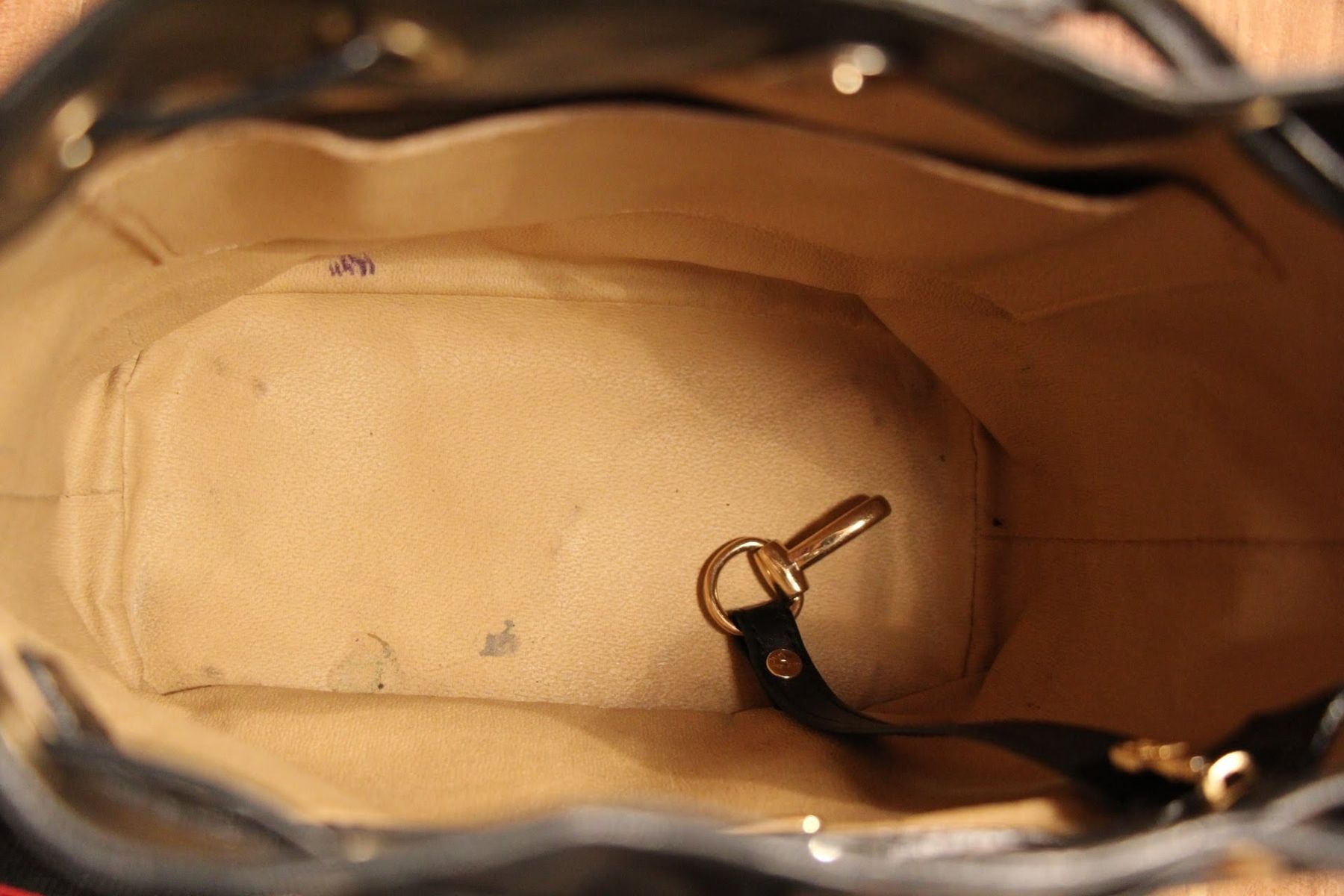 Maison Mollerus Taschen für Damen: Maison Mollerus Beuteltasche schwarz "Sion" – Gebraucht aus Bassersdorf von daniela_annacaterina 4